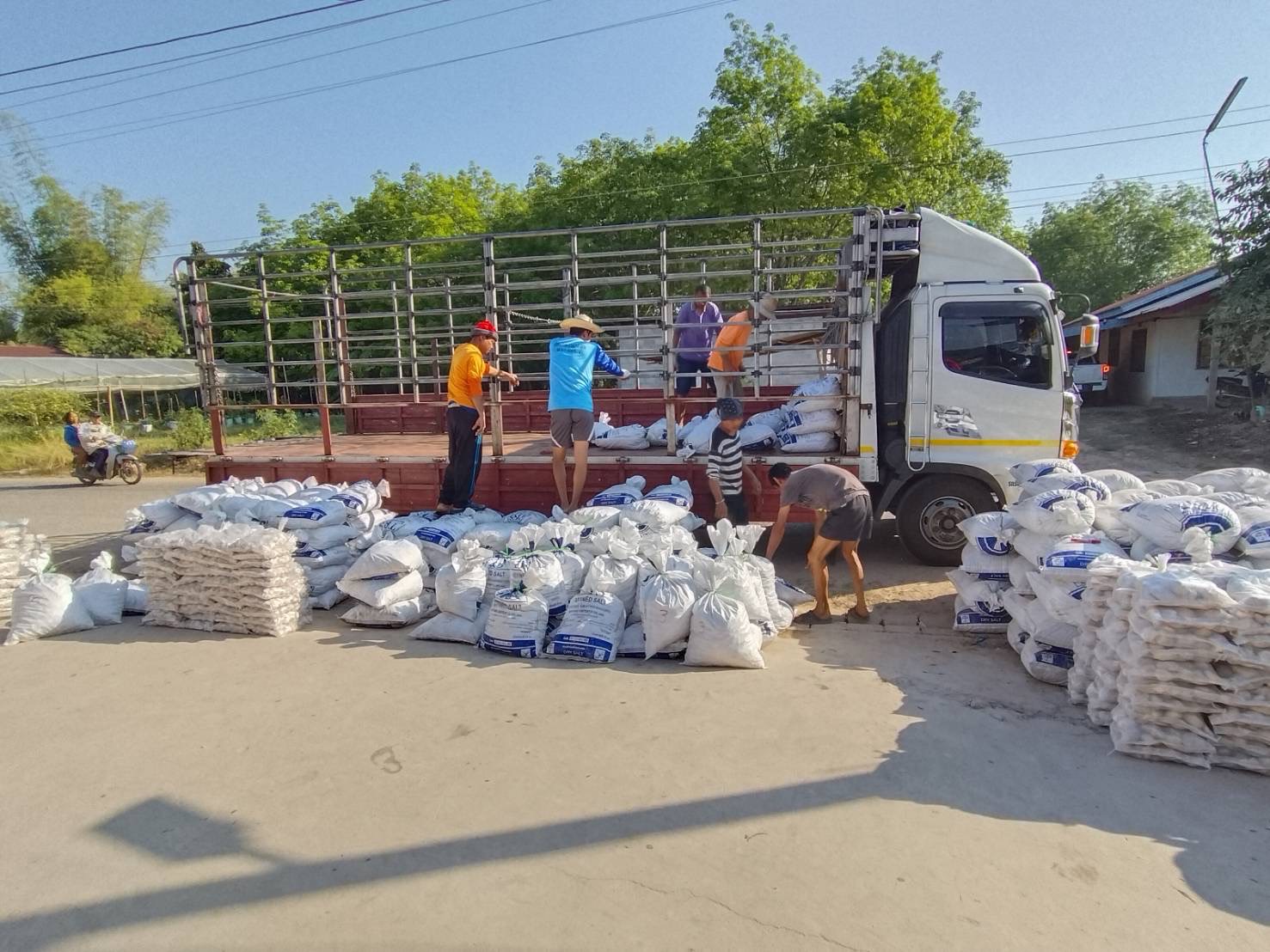 ยินดีมูฟ | Yindi Move  - บริการขนย้าย  บริการรับขนย้ายสิ่งของ ย้ายบ้าน คอนโดหอพัก อุปกรณ์ก่อสร้าง งานจัดแสดงสินค้าออกบูธ และขนส่งสินค้าทุกประเภท พร้อมบริการคนยก