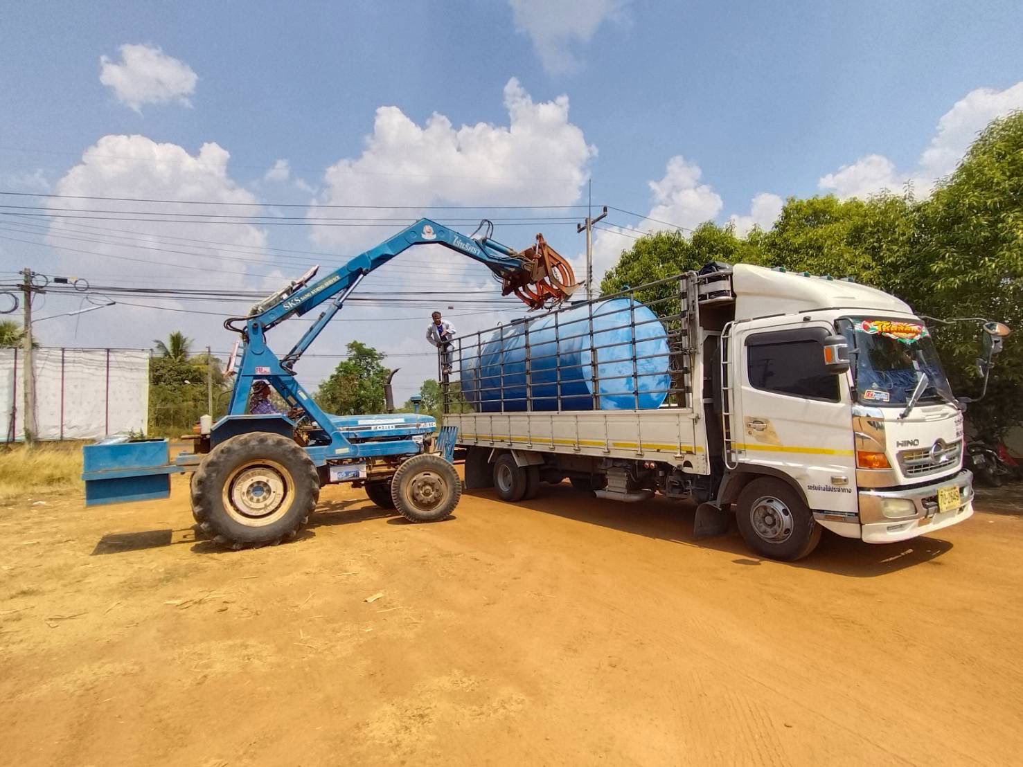 ยินดีมูฟ | Yindi Move  - บริการขนย้าย  บริการรับขนย้ายสิ่งของ ย้ายบ้าน คอนโดหอพัก อุปกรณ์ก่อสร้าง งานจัดแสดงสินค้าออกบูธ และขนส่งสินค้าทุกประเภท พร้อมบริการคนยก